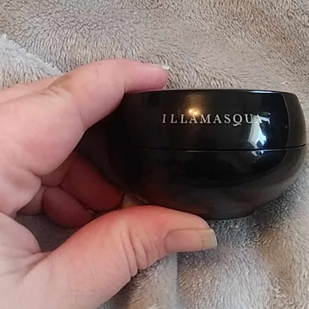 Brand new out of box illamasqua hydra veil